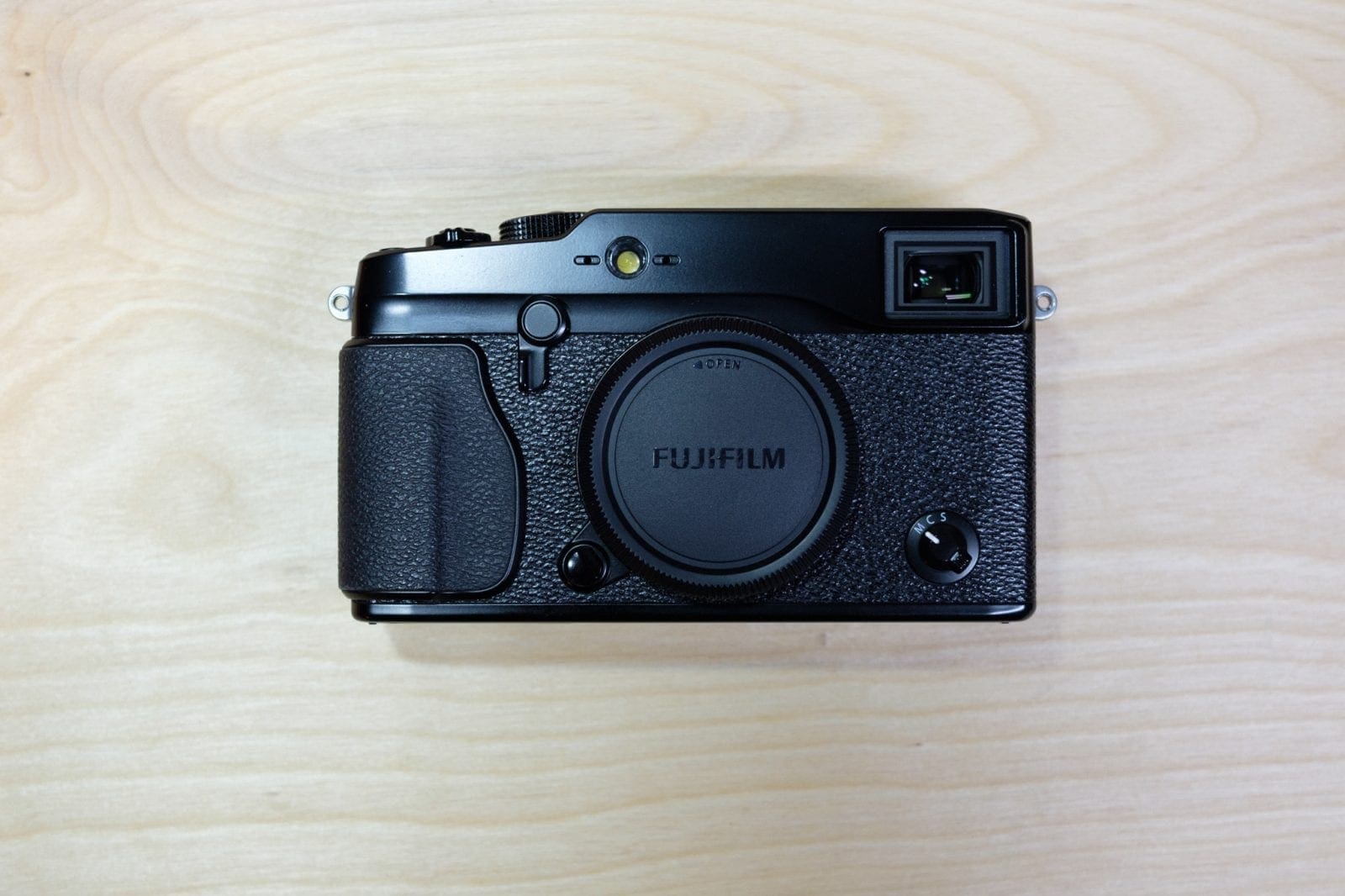 Install the Fujifilm body cap.