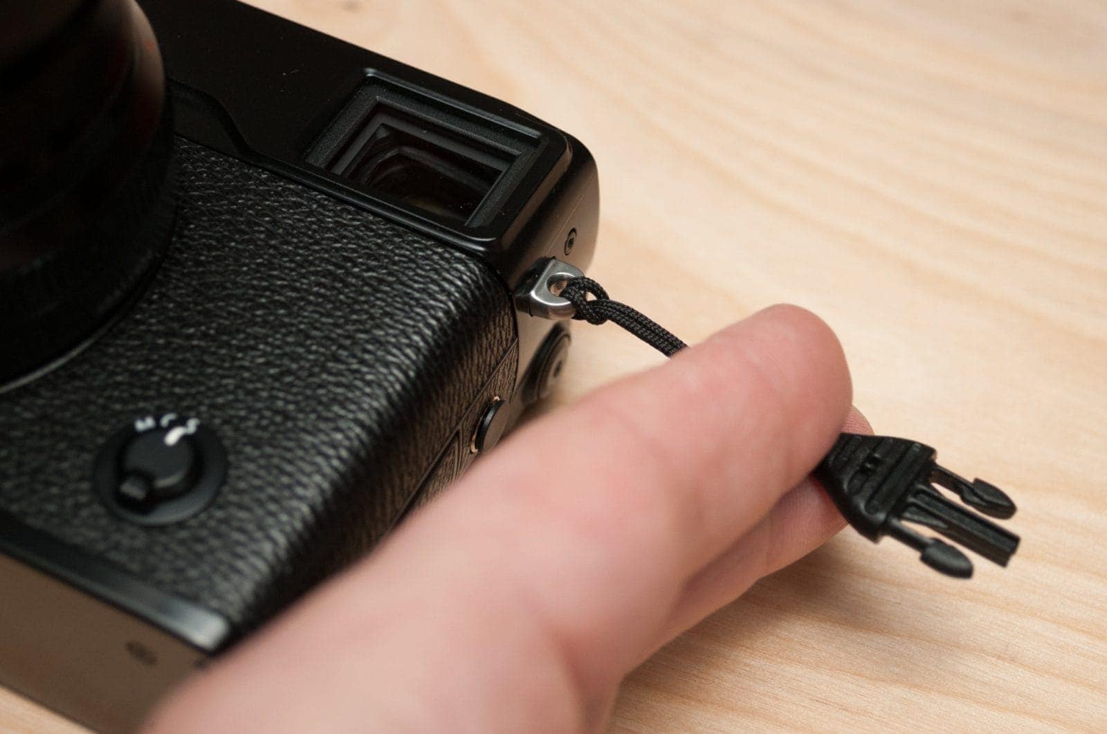 Pull mini quick-disconnect to cinch the loop.
